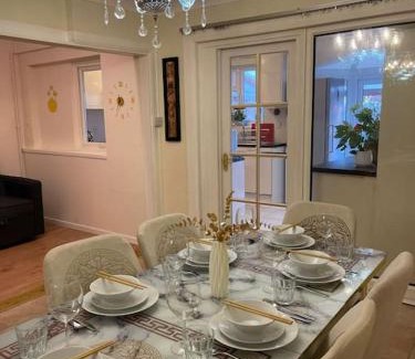 Waltham Forest Apartment | Beautiful 3BD Family Home With Huge Private Graden
