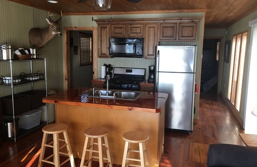 Venice Boat Rental | Beautiful 3Bd Houseboat in the Venice For Rent