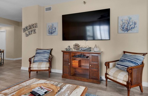 Navarre Beach Condo | Beautiful 3BR/3BA 4th Floor Beachfront Condo - Beach Colony