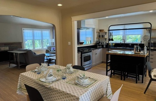 Altadena House | Beautiful 3BR family home, pool, & gym in Pasadena foothills near JPL/hospitals