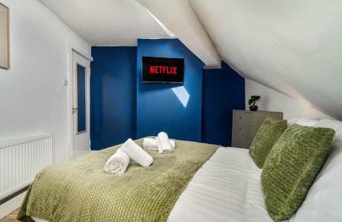 Anfield Apartment | Beautiful 3BR Flat near LFC Stadium - Sleeps 8