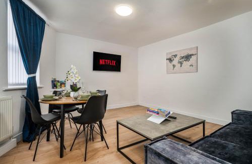 Anfield Apartment | Beautiful 3BR Flat near LFC Stadium - Sleeps 8
