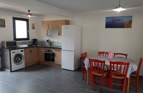 Vallon-Pont-d'Arc Apartment | Beautiful 4-6 person gîte in the center of Vallon Pont d'Arc