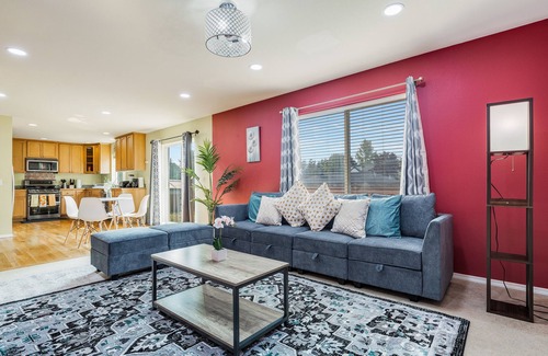 Renton House | Beautiful 4 bd/2.5 bath single family home