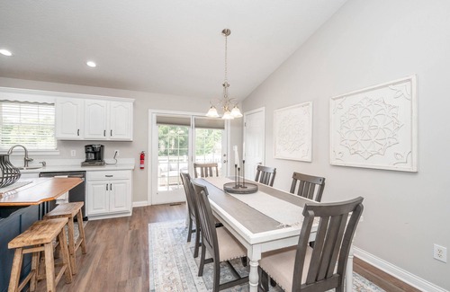 Crittenden House | Beautiful 4 BDR Country Home, 15 Min from Ark Encounter – Perfect for Groups!