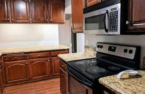 Lemon Grove Condo | Beautiful 4 bed, 2.5 bath House with yard & grillnn