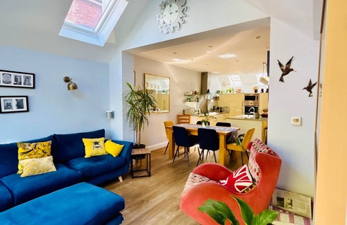 Richmond-upon-Thames House | Beautiful 4 Bed. Central Teddington