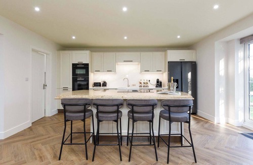 Ford House | Beautiful 4-Bed Close to South Downs & Goodwood
