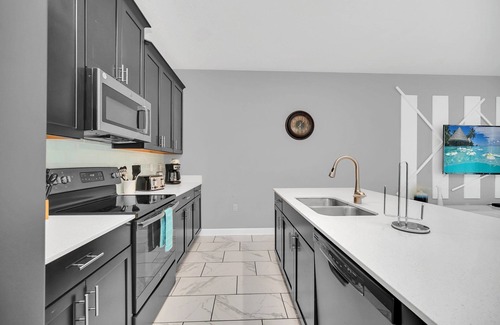 Davenport House | Beautiful 4 Bed Town Home with Splash Pool-1569PD