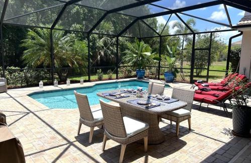 Braden River House | Beautiful 4 Bedroom and 4 Bathroom with Heated Salt Water Pool in Gated Community Close to Some of the Best Beaches in the USA