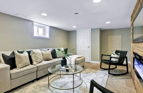 Windsor Apartment | Beautiful 4 Bedroom Apartment. Near Major Factory and Boarder. Family Equipped