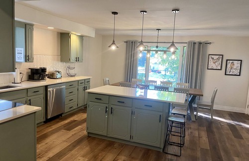 Grand Bend Cottage | Beautiful 4 Bedroom Cottage Next to the Pinery!