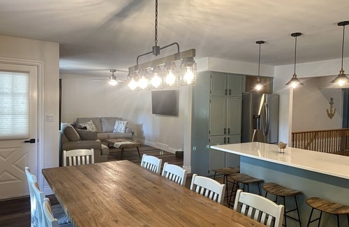 Grand Bend Cottage | Beautiful 4 Bedroom Cottage Next to the Pinery!