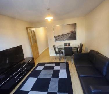 West Thurrock House | Beautiful 4 bedroom home with Parking by Lakeside