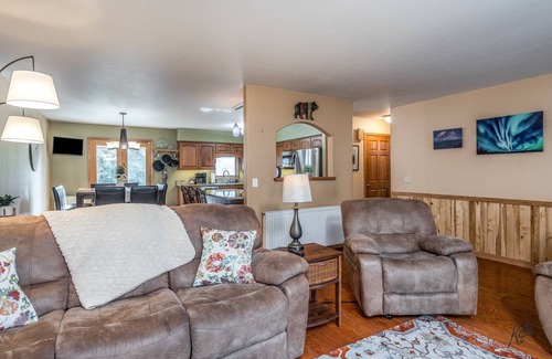 Fairbanks House | Beautiful 4 bedroom home w/large backyard