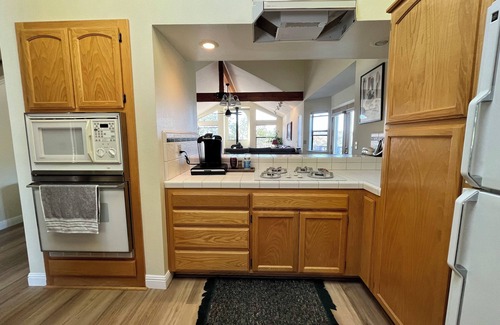 North Fork House | Beautiful 4-bedroom house with a deck overlooking the hills in North Fork