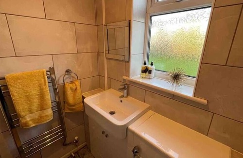 Ellenbrook House | Beautiful 4 bedroom House in Worsley, close to City centre