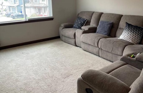 Marysville House | Beautiful 4 Bedroom home w/ Dining Room & big yard