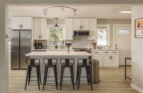 Seward House | Beautiful 4-bedroom house - Walking distance to Downtown and Sea Life Center!