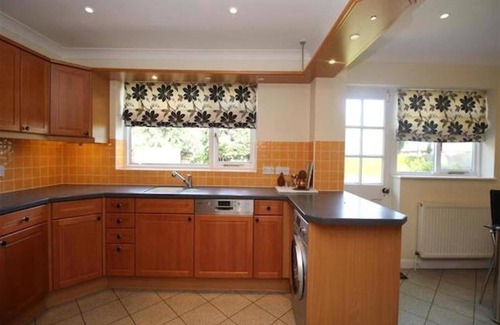 St. Margarets and North Twickenham House | Beautiful 4 Bedroom London House in Twickenham - Private Parking. Garden