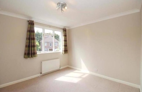 St. Margarets and North Twickenham House | Beautiful 4 Bedroom London House in Twickenham - Private Parking. Garden