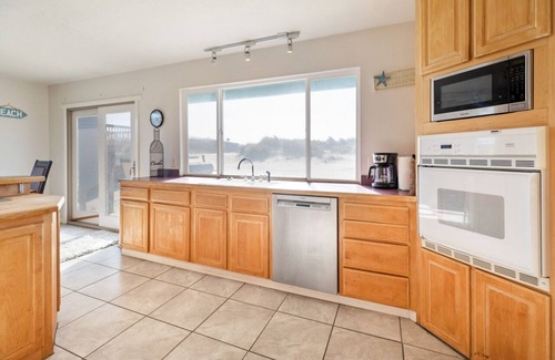 Bayshore House | Beautiful 4-bedroom oceanfront house! Ask about longer stay discounts!