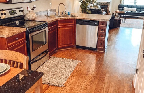 Hoover House | Beautiful 4 Bedroom Townhome close to Hoover Met, RTJ, Shopping and Dining.