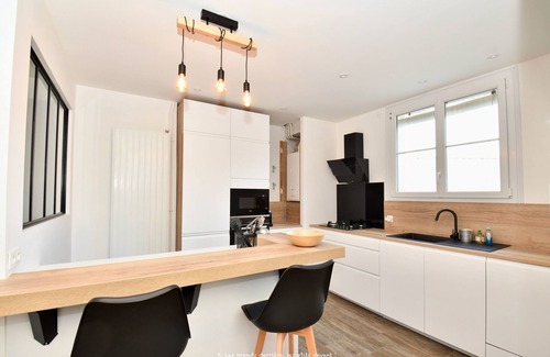 Royan Apartment | Beautiful 4 pers. modern apartment- 2 bedrooms- center of Royan- France