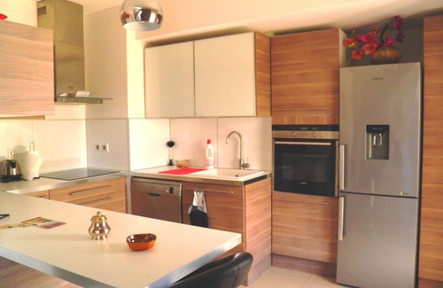 Sete Villa | Beautiful 4-Room Villa with Modern Amenities, 800m from the Beach
