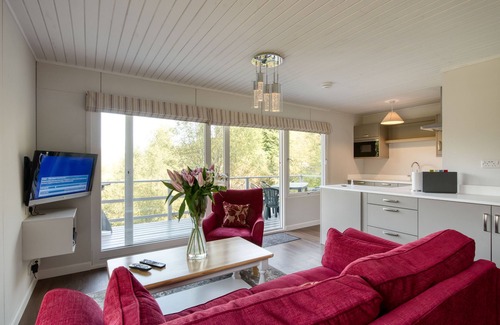 Crianlarich Ski Chalet | Beautiful 4 star 2 bedroom chalet with stunning loch and mountain views