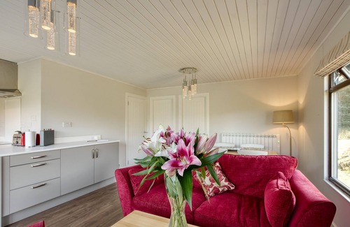Crianlarich Ski Chalet | Beautiful 4 star 2 bedroom chalet with stunning loch and mountain views