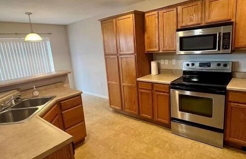 Waynesville House | beautiful 4b/3b house at "Fort Leonard Wood"