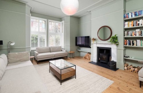 Crouch End House | Beautiful 4BR Home in Vibrant Haringey