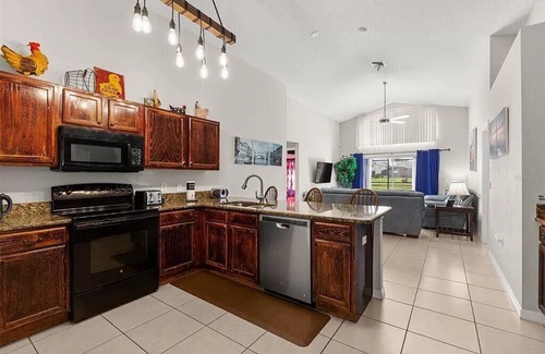 Lake Berkley Villa | Beautiful 4BR Villa with private pool & Lake view close to Disney and Universal