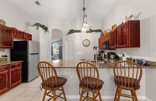 Lake Berkley Villa | Beautiful 4BR Villa with private pool & Lake view close to Disney and Universal