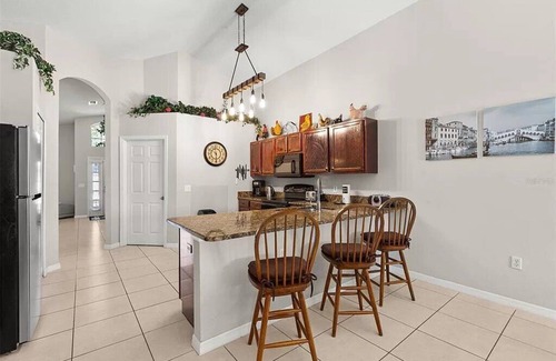 Lake Berkley Villa | Beautiful 4BR Villa with private pool & Lake view close to Disney and Universal