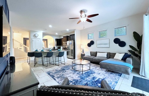 Loughman House | Beautiful 5 Bed Gated Pool Home At Solterra Resort