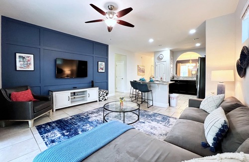 Loughman House | Beautiful 5 Bed Gated Pool Home At Solterra Resort