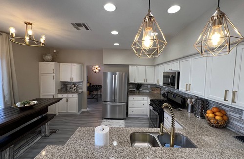 Las Vegas House | Beautiful 5 bedroom house with a pool and spa
