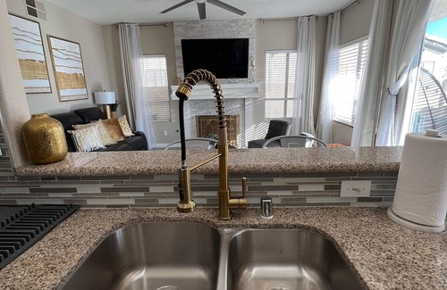 Las Vegas House | Beautiful 5 bedroom house with a pool and spa