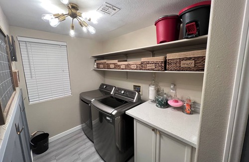 Las Vegas House | Beautiful 5 bedroom home with pool and spa located 15 minutes from the strip