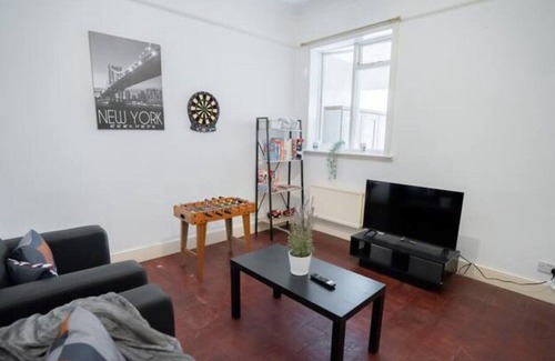 Lewisham House | Beautiful 5 Bedroom House With Private Garden