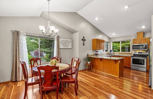North Creek Apartment | Beautiful 5 bedroom spacious home for next vaca!