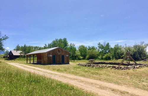 Bedford Cabin | Beautiful 5 cabin facility perfect for large groups!