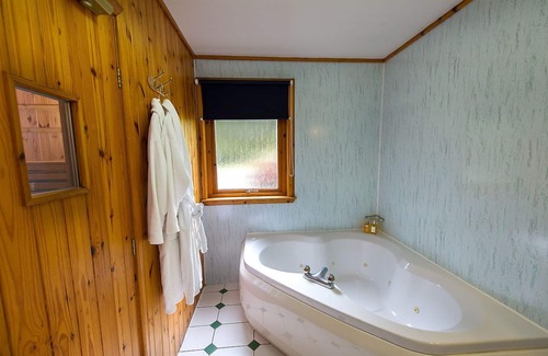 Crianlarich Ski Chalet | Beautiful 5 star chalet with sauna and spa bath
