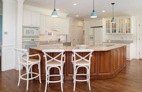 Osterville House | Beautiful 5 Star Home. Sleeps 13. Heated pool, bike to beach & quaint village