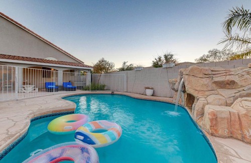 Silverado Ranch House | Beautiful 5BR w/King Beds, Pool & Hot Tub, Games