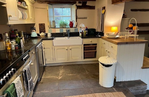 Llanfihangel Tal-y-llyn Cottage | Beautiful 6-bed Home in Brecon