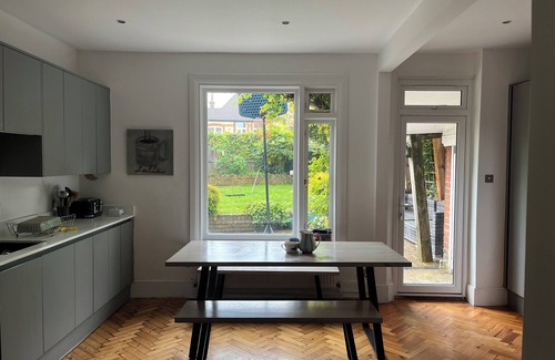 Winchmore Hill House | Beautiful 6 bedroom Edwardian bright family home based in Winchmore Hill