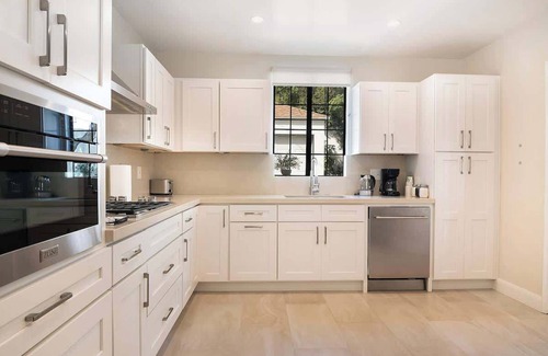 Pico - Robertson House | Beautiful 6BR Family Getaway in Prime Location